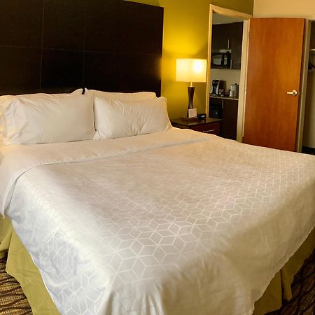 Holiday Inn Express Hotel & Suites Edmond By Ihg Exteriör bild