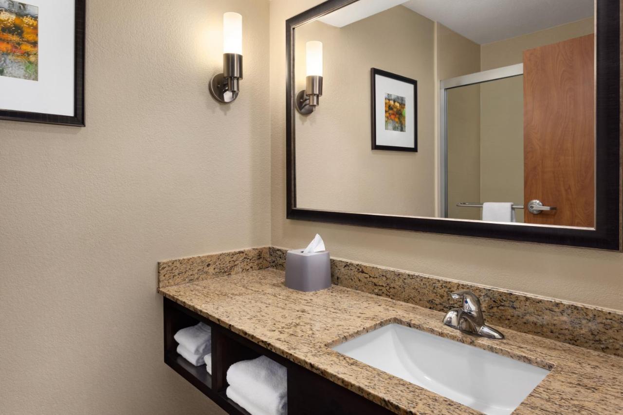 Holiday Inn Express Hotel & Suites Edmond By Ihg Exteriör bild