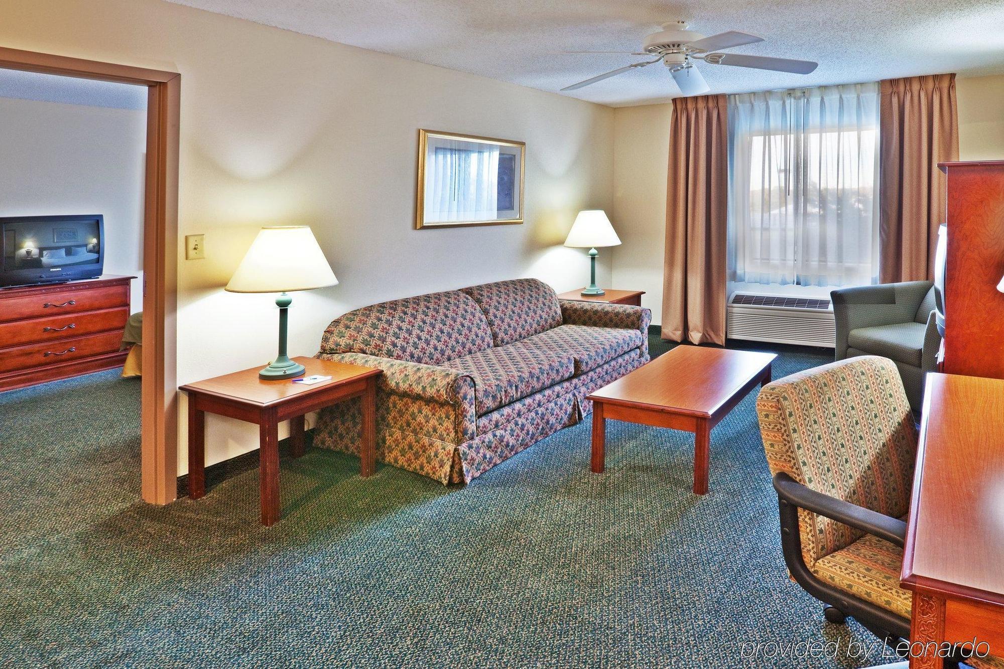 Holiday Inn Express Hotel & Suites Edmond By Ihg Rum bild