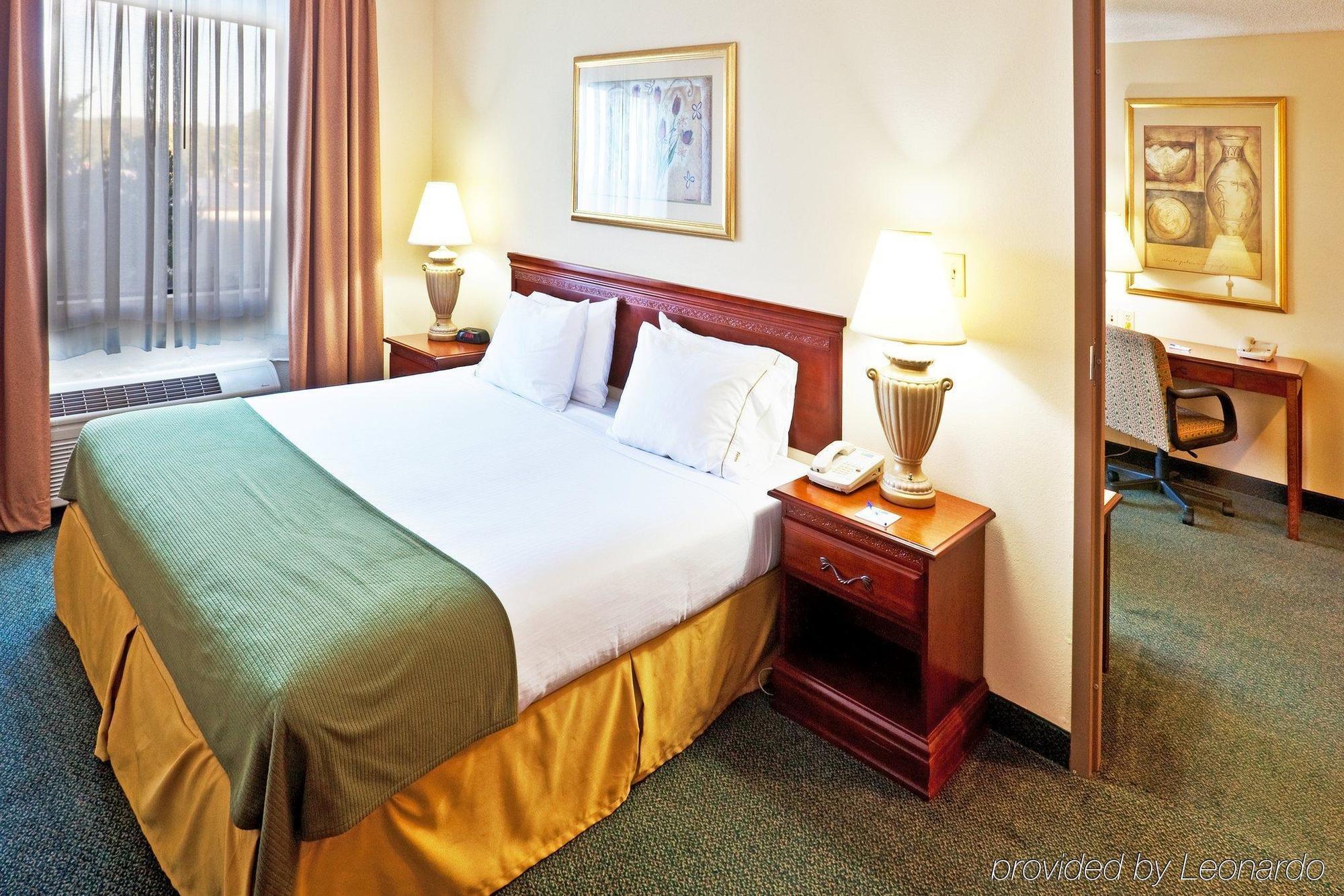 Holiday Inn Express Hotel & Suites Edmond By Ihg Rum bild